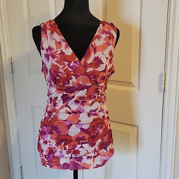 Elle Tops - Elle NWT pink,red and purple flowery sleeveless top.